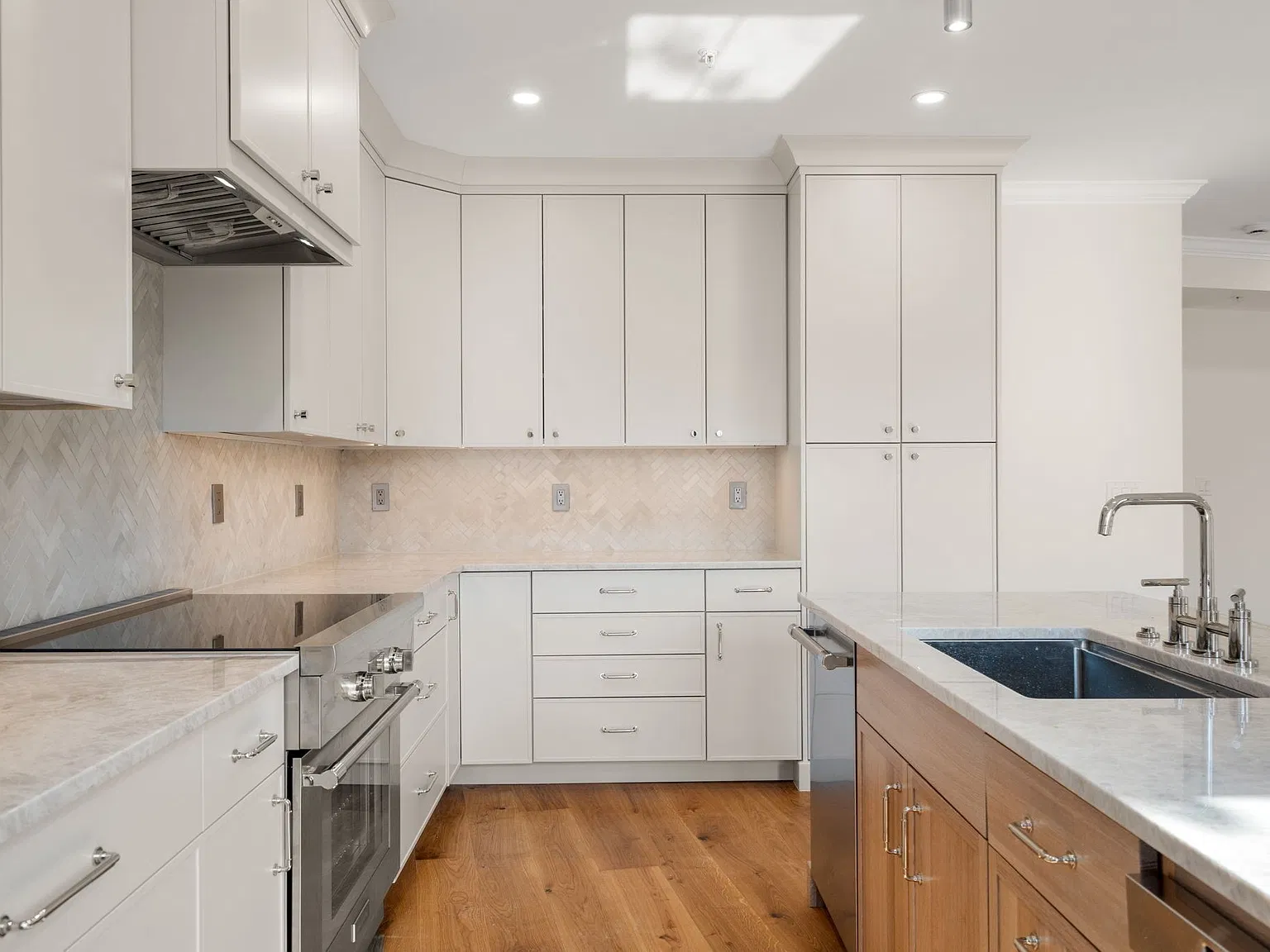 3 bed, 1390 sqft, $5,700 — Photo 3