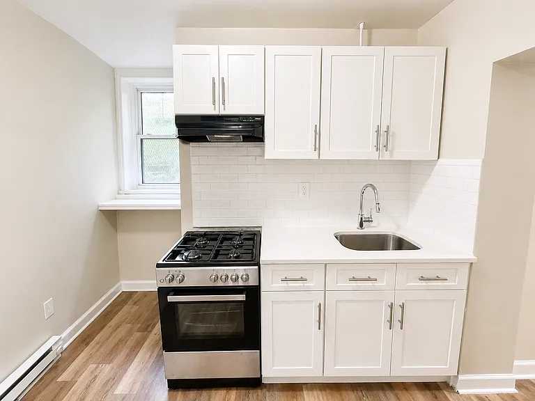 214-218 W Market St #BASEMENT — Photo 1