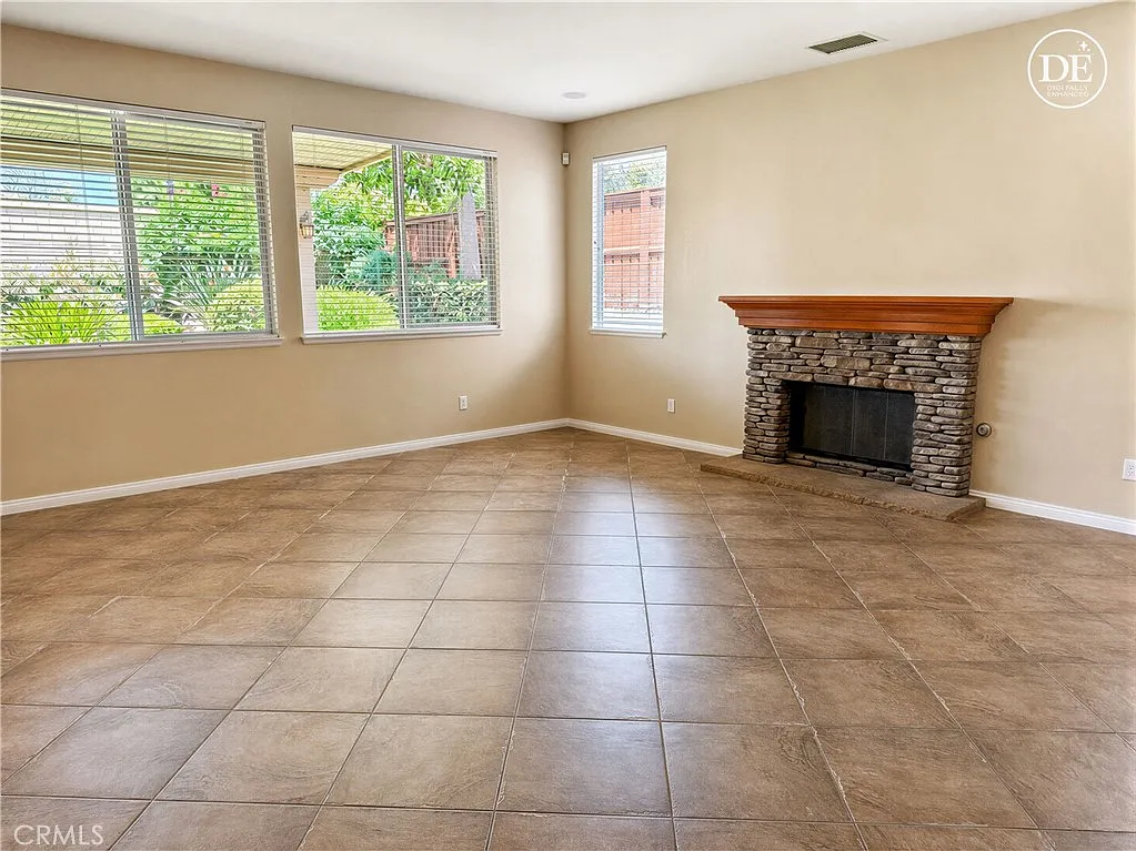 4 bed, 3150 sqft, $4,500 — Photo 3