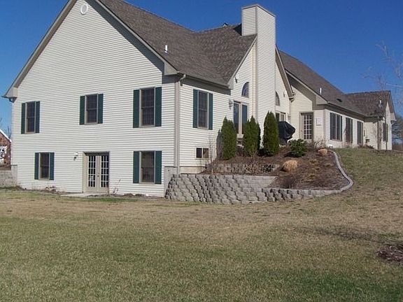 3rd image of 692 Royal Oak Ct