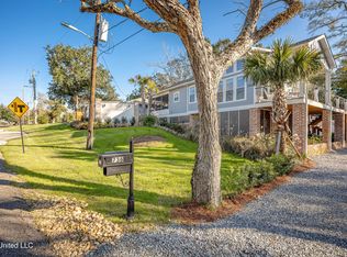 736 Signal St, Ocean Springs, MS 39564