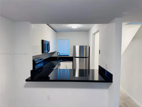 2660 W 76th St APT 207, Hialeah, FL 33016