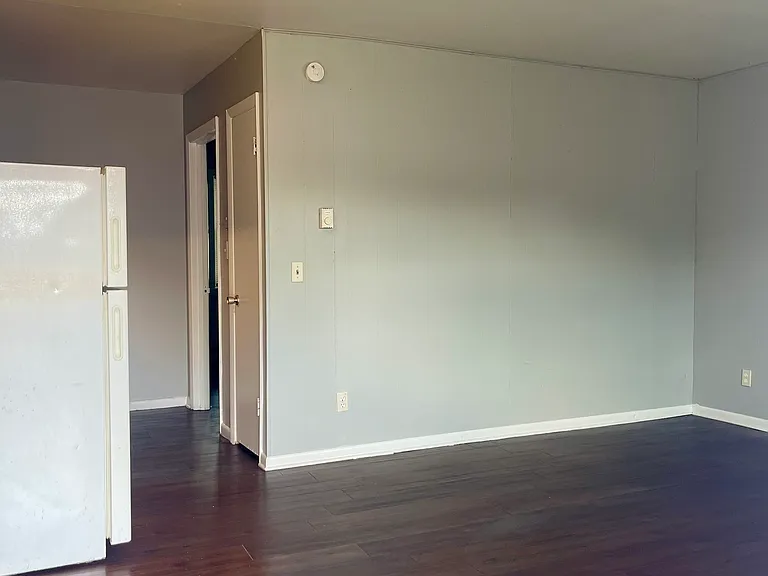 630 Burson Ave #7 — Photo 3