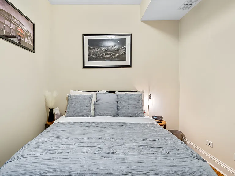 2117 W Irving Park Rd #3R — Photo 9