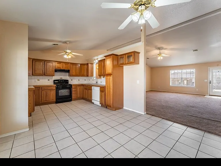 1309 E Glendale Ln — Photo 9