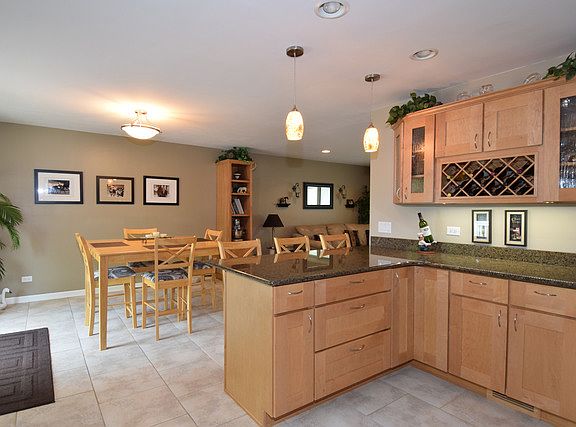 5th image of 27W100 Hickory Ln