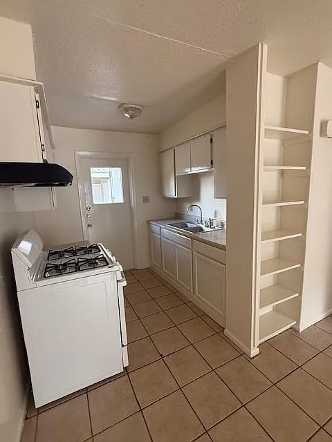 2 bed, 1.0 bath, 1462 sqft, $1,025 — Photo 4