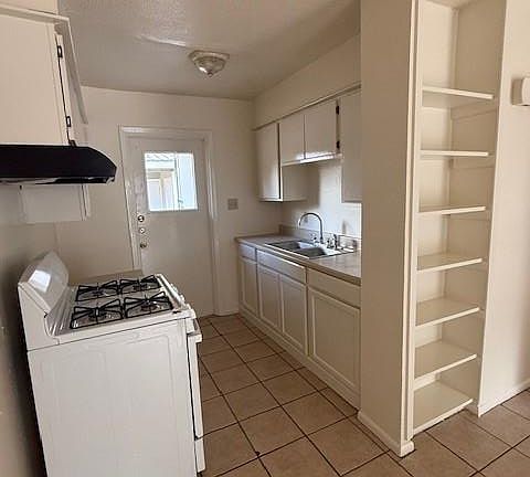 4th image of 812 Hazelton St APT B