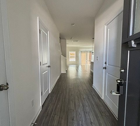 3rd image of 2645 Aubrey St #1