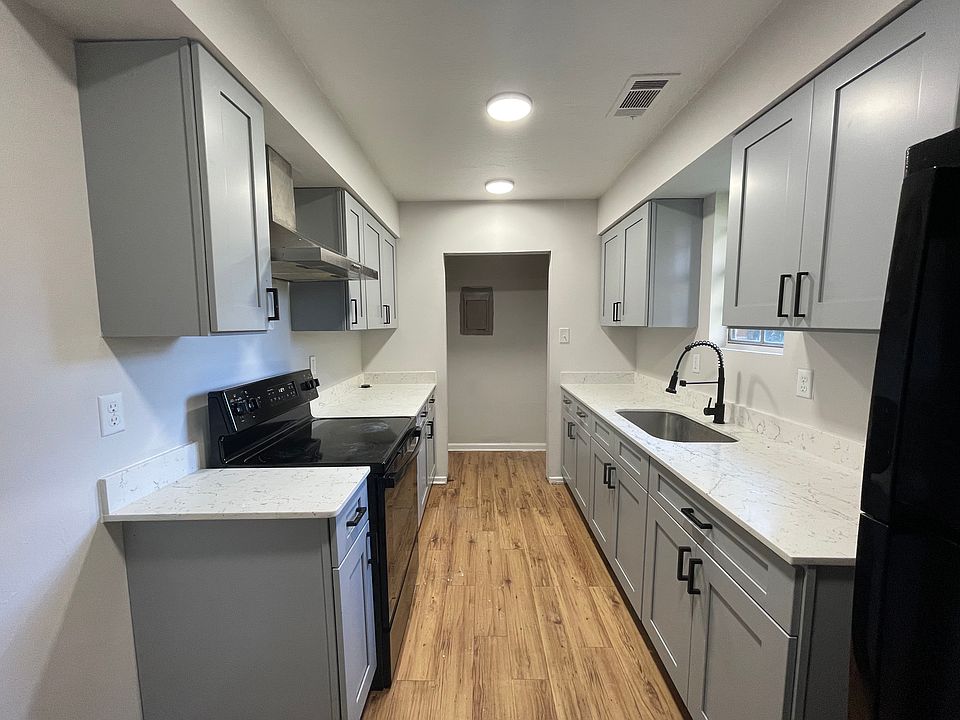 1st image of 2351 Jurgensen St