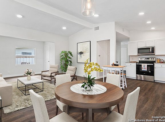 3rd image of 554 Congress Ave