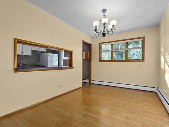 4th image of 41 Myrna Jane Dr