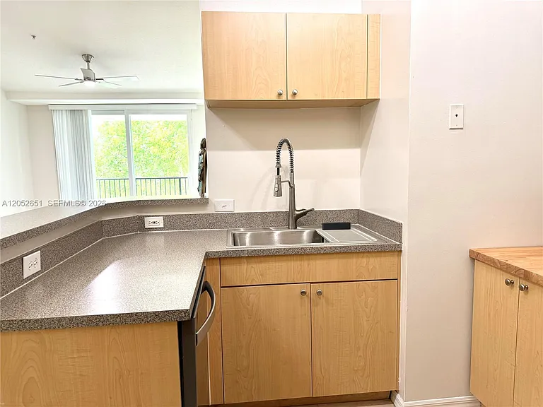 1020 Villa Ln #1020 — Photo 6