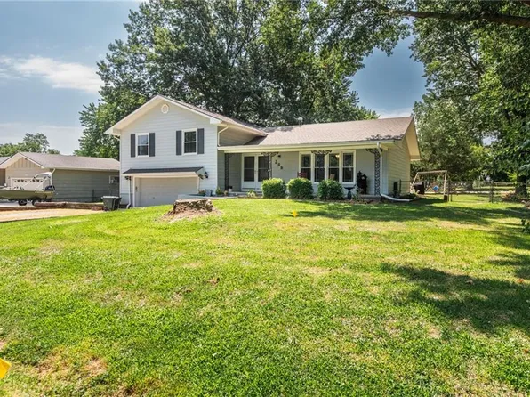 206 Benton Dr, Wellsville, KS 66092