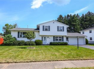 180 Auramar Dr, Rochester, NY 14609