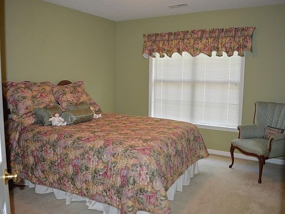 3rd image of 66 Mansfield Cir