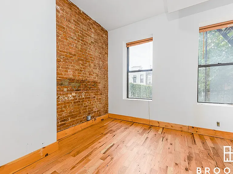 190 Schaefer St #4B — Photo 5