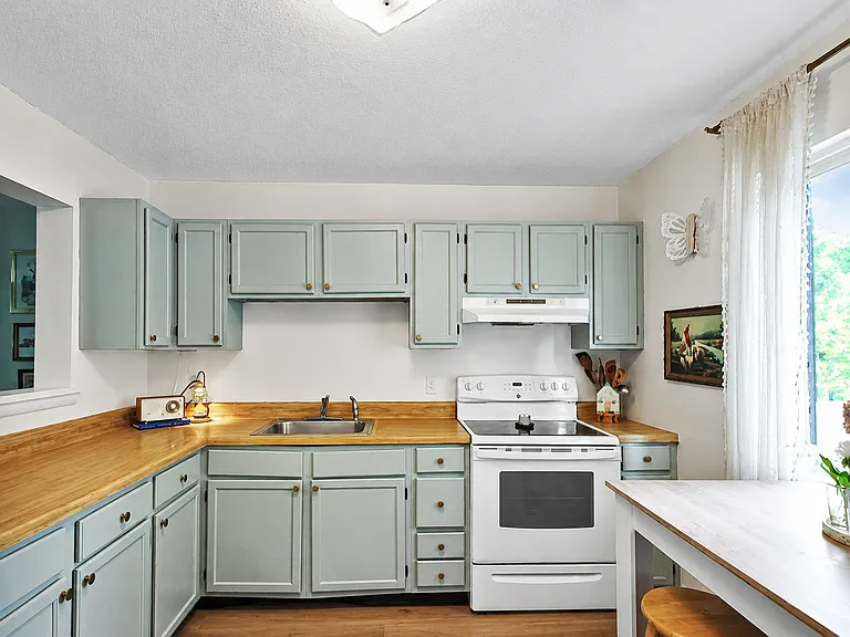 525 Harbor View Ct — Photo 2