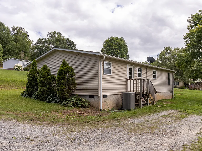 60 Brooklane Dr — Photo 2