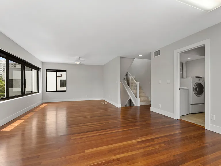 1121 Bel Air Dr #4 — Photo 22