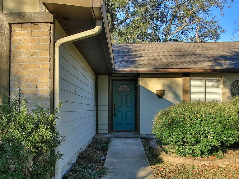 16911 Hibiscus Ln — Photo 37