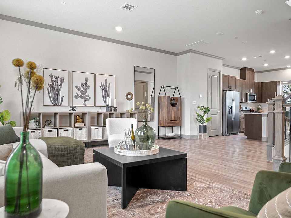 3BD, 3.5BA - 2926SF - Living Room