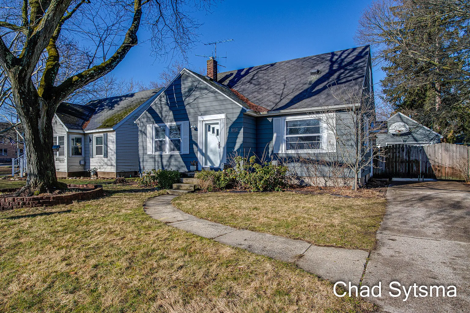 1651 Chamberlain Ave SE photo 1