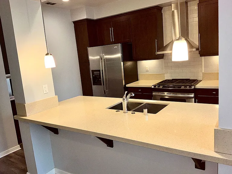 537 W Maple Ave — Photo 37