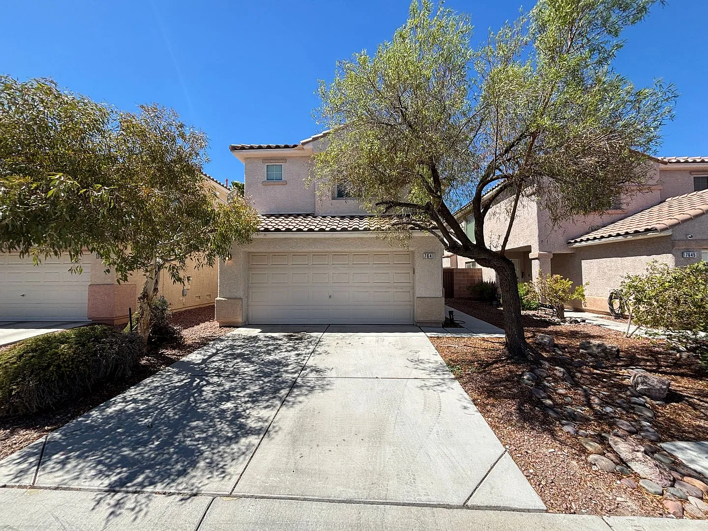 Beautiful 3Bed/3Bath/2Car residence located in gated northwest community next to Skye Canyon and ... — Photo 1
