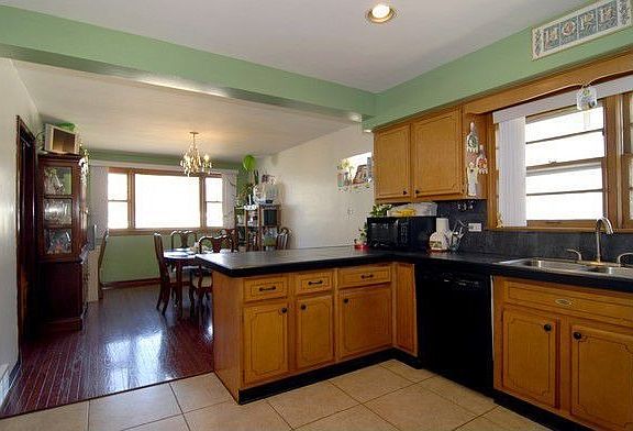4th image of 2725 N Narragansett Ave