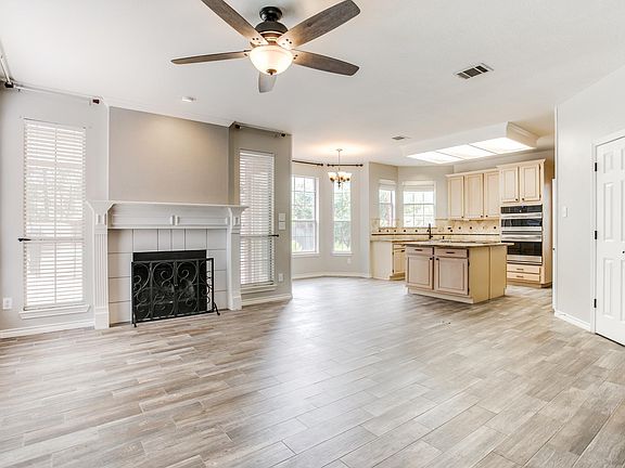 5th image of 1324 Crepe Myrtle Dr