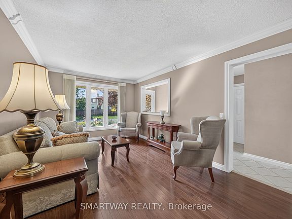 4th image of 102 Rawling Cres