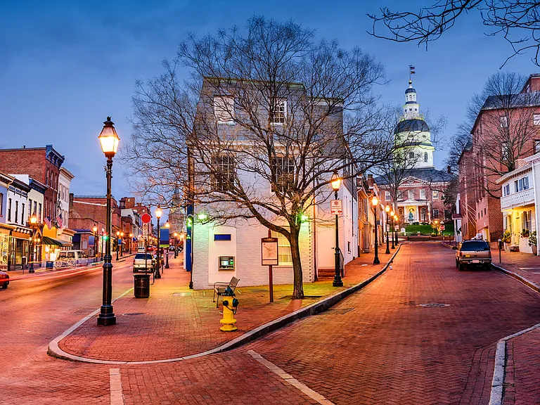 Historic "downtown" commercial area is a 15-minute walk.