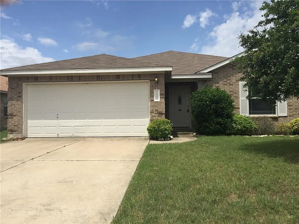 3 bed, 2.0 bath, 1696 sqft, $1,950 — Photo 1