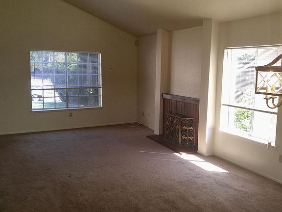 5th image of 12561 Willow Tree Ave