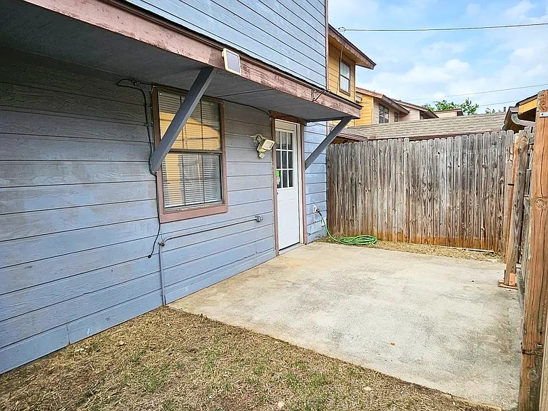 1124 Kathy Ln — Photo 29