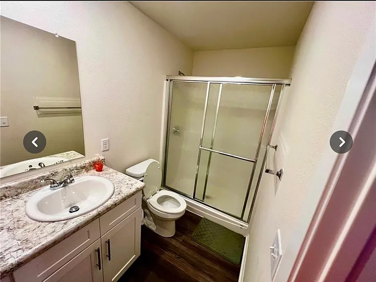 2564 E Illinois Aly — Photo 16