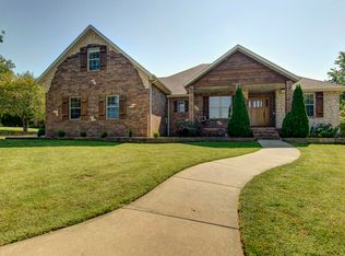 1406 Four Winds Dr, Nixa, MO 65714