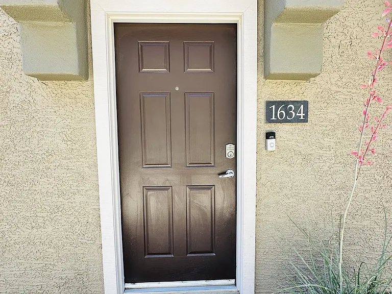 2402 E 5th St — Photo 20
