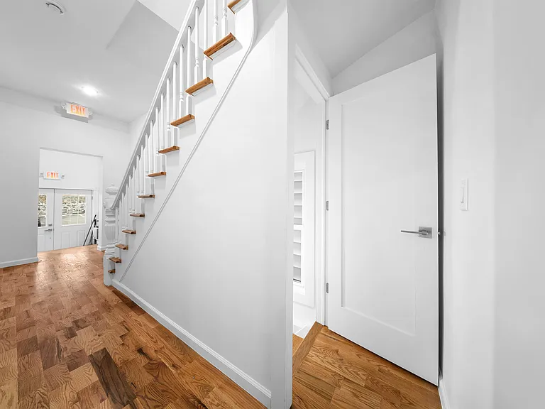 1111 53rd St #BASEMENT — Photo 6