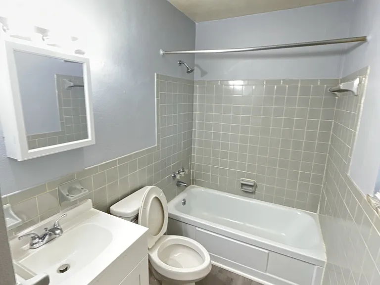 623 Troy St #D — Photo 11
