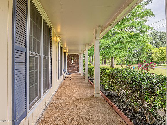 3rd image of 4040 Douglas Dr