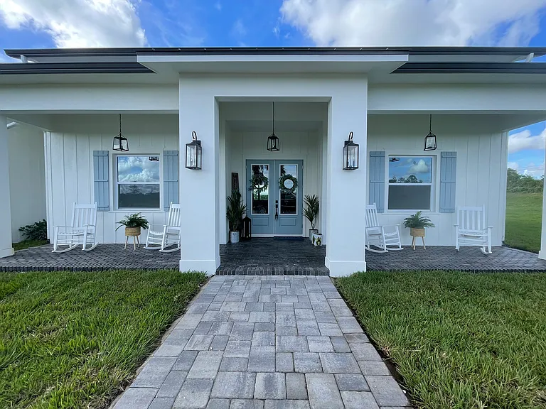 4836 SW Savage St — Photo 1