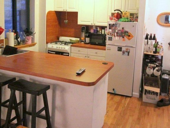 4th image of 608 E 11th St #2B1