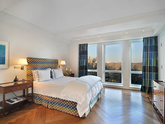 Sold by Sotheby's International Realty | media 14