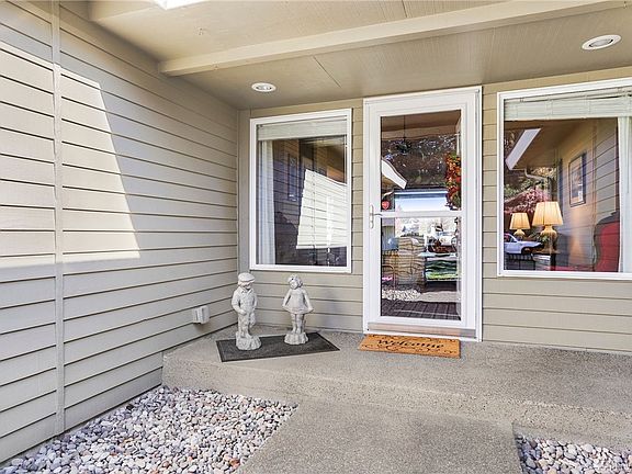 3rd image of 5946 Hogan Dr SE