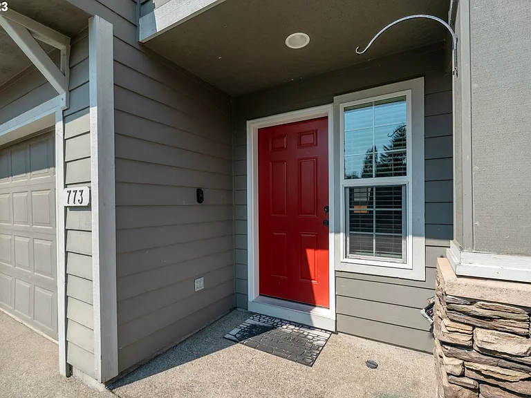 773 N Pine St — Photo 2