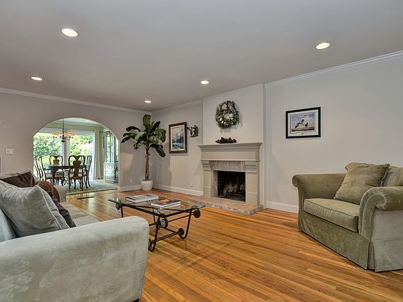 3rd image of 2061 Anthony Dr
