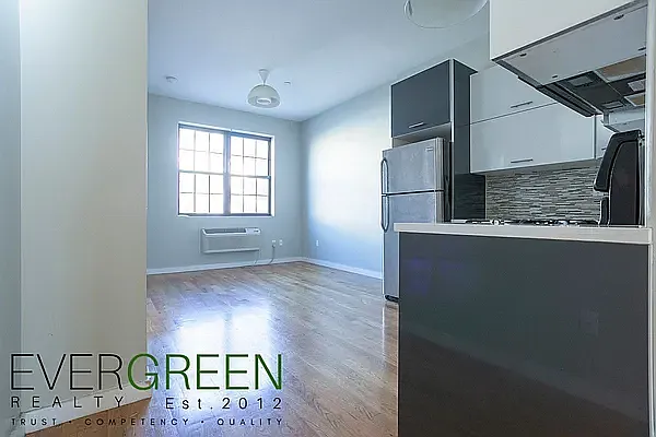 58A Vernon Ave #3R — Photo 1