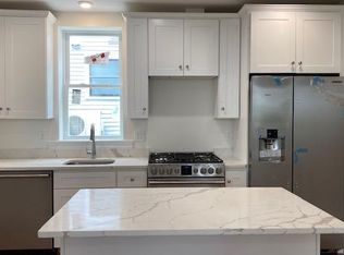 77 Thorndike St #1, Cambridge, MA 02141